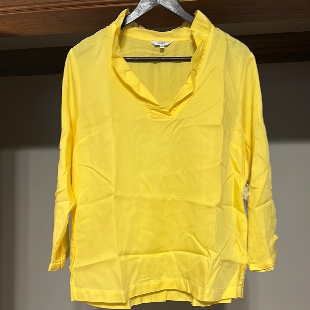 NWT! Yellow Crown & Ivy Women's 3/4 sleeve Top